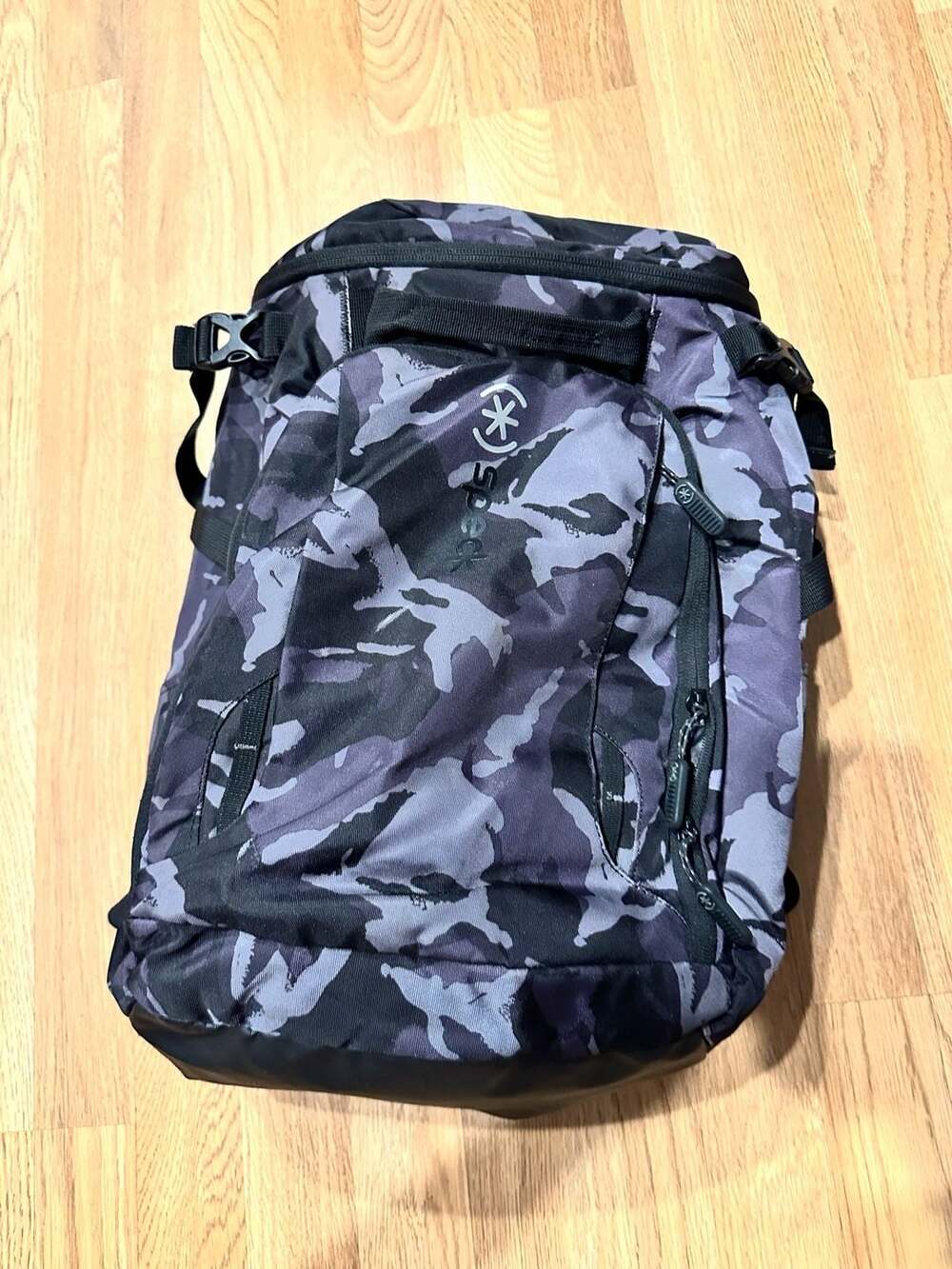 Speck Kargo Laptop Backpack Grey Camo